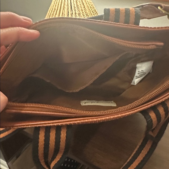 Universal Thread Women’s Crossbody Bag - Picture 4 of 4